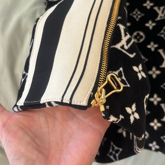 LVMonogram toweling/velour traveling Jogging Pants with zippers on bottoms / box - Picture 12 of 15